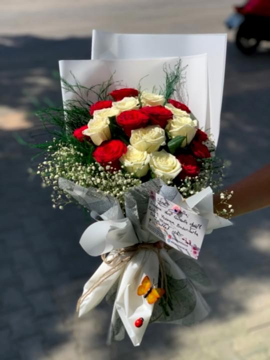 Kırmızı Beyaz Gül 20 Adet
