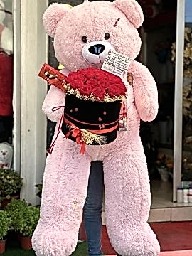 2 Metre Peluş Kucağında Yapay Gül-çikolata